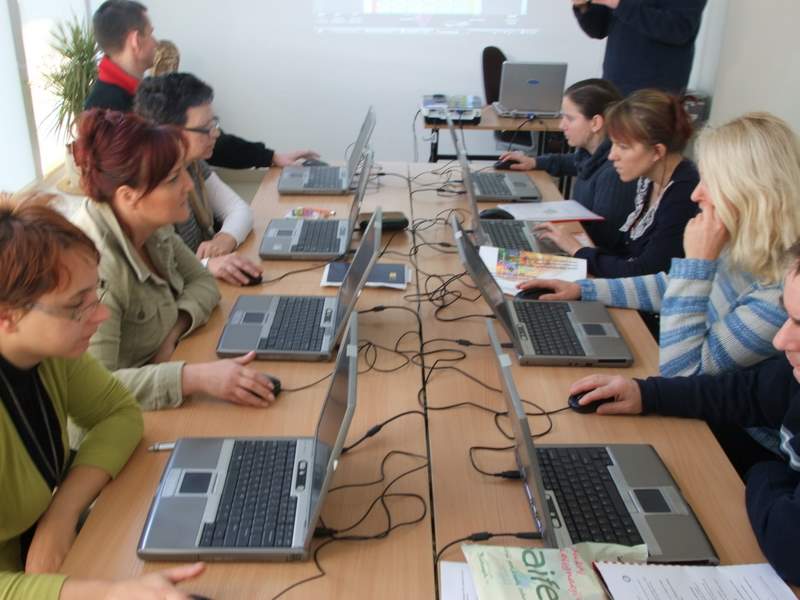 Zdjęcie z "Kursu komputerowego z elementami grafiki komputerowej" który odbył się w Ośrodku Szkoleń i Korepetycji "Edukacja" 