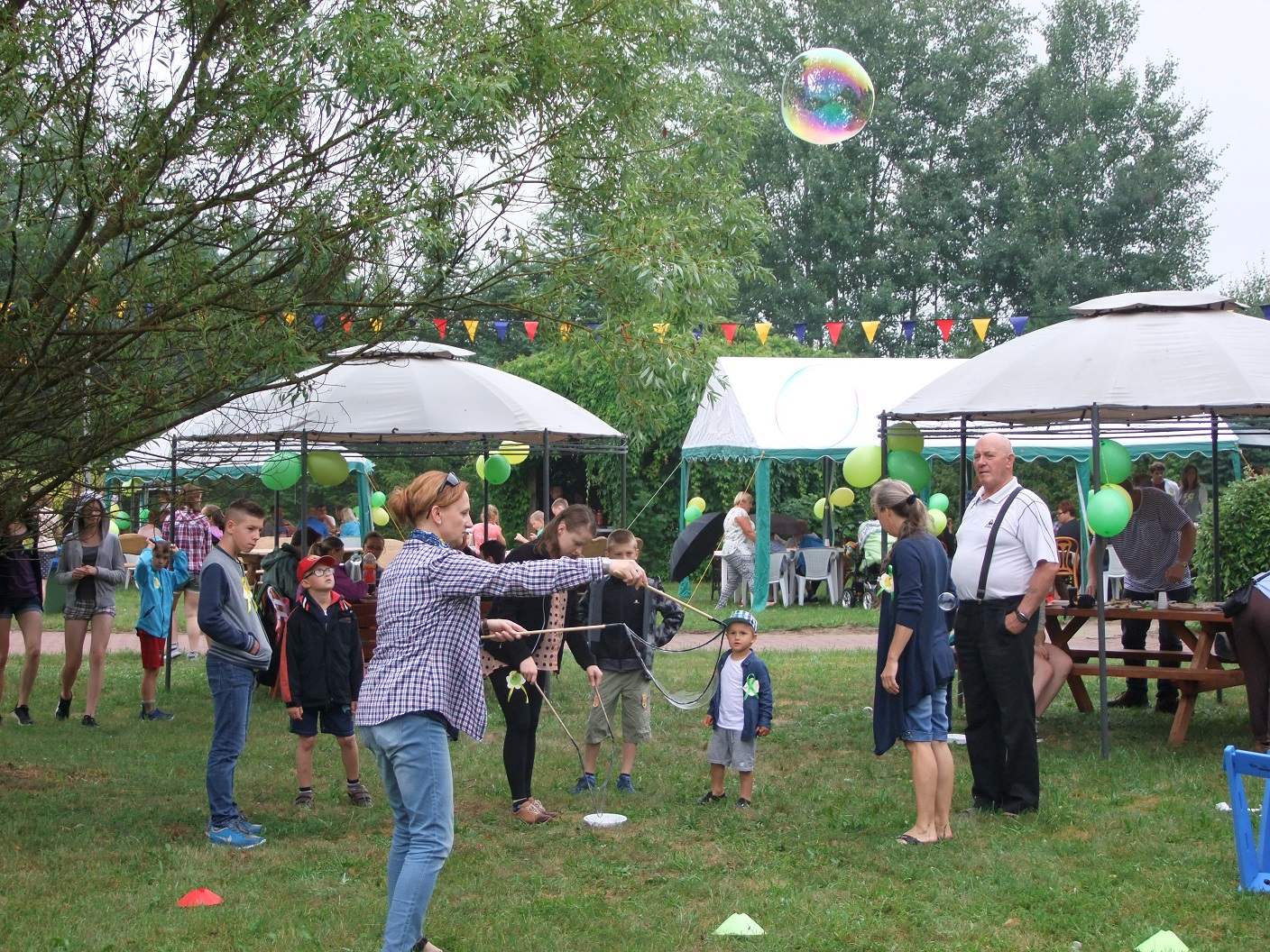 Zdjęcie z festynu integracyjnego dl rodzin zastępczych w Lubuczewie dnia 26.06.2016 r.