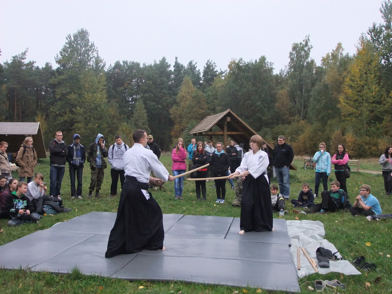 Zdjęcie z happeningu nt. przeciwdziałania przemocy w ramach projektu "Pokonaj lęk" 